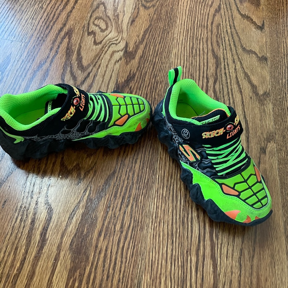 SKECHERS SKECH-O-SAURUS LIGHTS BOYS’ ATHLETIC SHOE